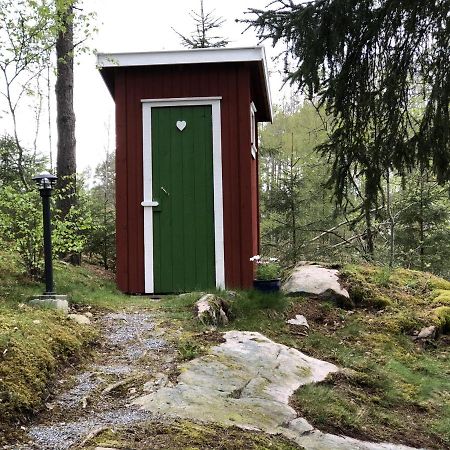 Stuga Utanfoer Fjaellbacka Exterior foto